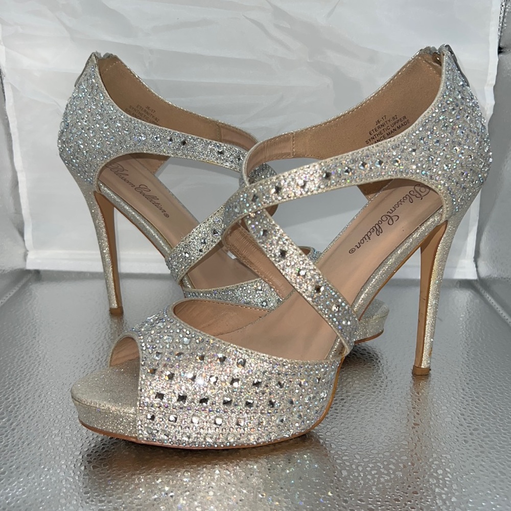 De Blossom Collection Women’s size 10.